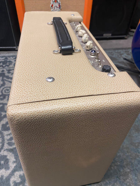 Victoria Vicky Verb 1x12 Combo Amp