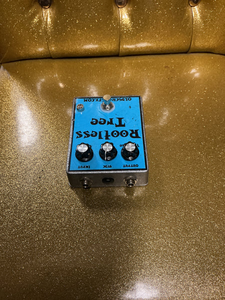 Rootless Tree guitar pedal used