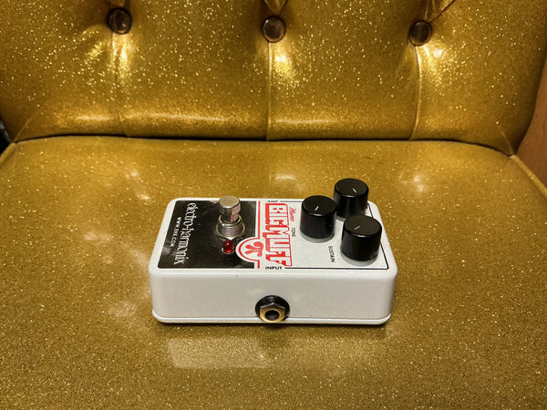 Electro-Harmonix Nano Big Muff Pi Distortion / Sustainer 2013 - Present - White / Black / Red used