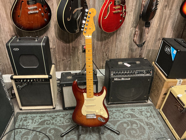 Fender American Professional II Stratocaster with Maple Fretboard 2020 - Present - Roasted Pine