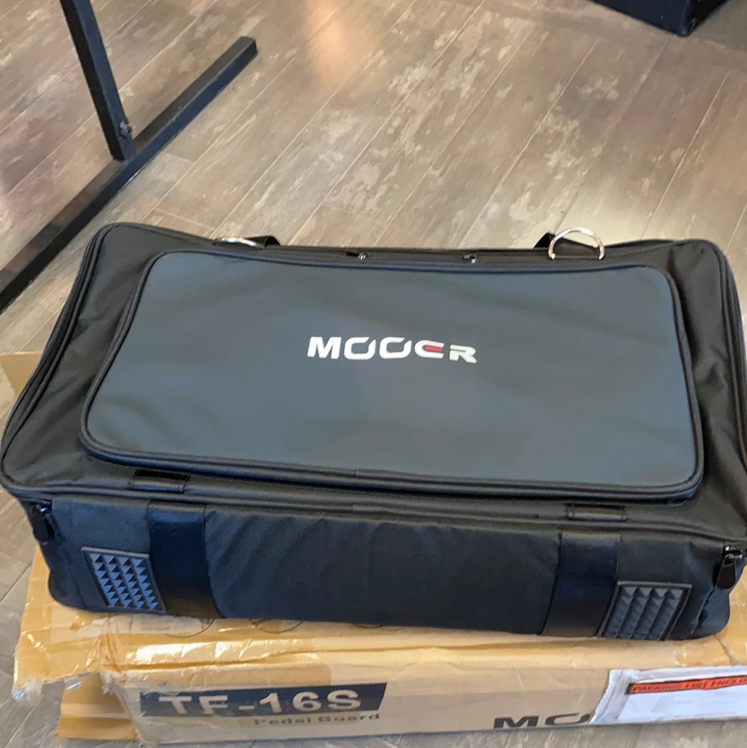 Mooer TF-16s pedal board
