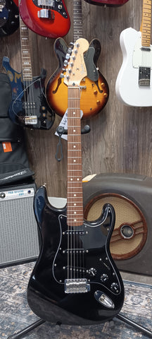 Fender Standard Stratocaster 2000 used