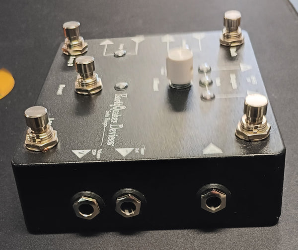 Earthquaker Devices Swiss Things Pedalboard Reconciler used